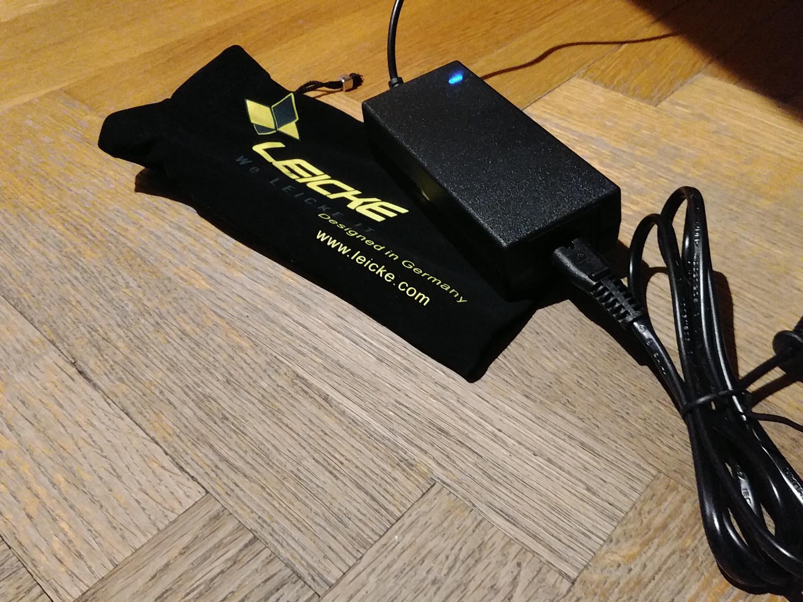 Leicke 5V 4A 20W alimentatore 1 pezzo universale