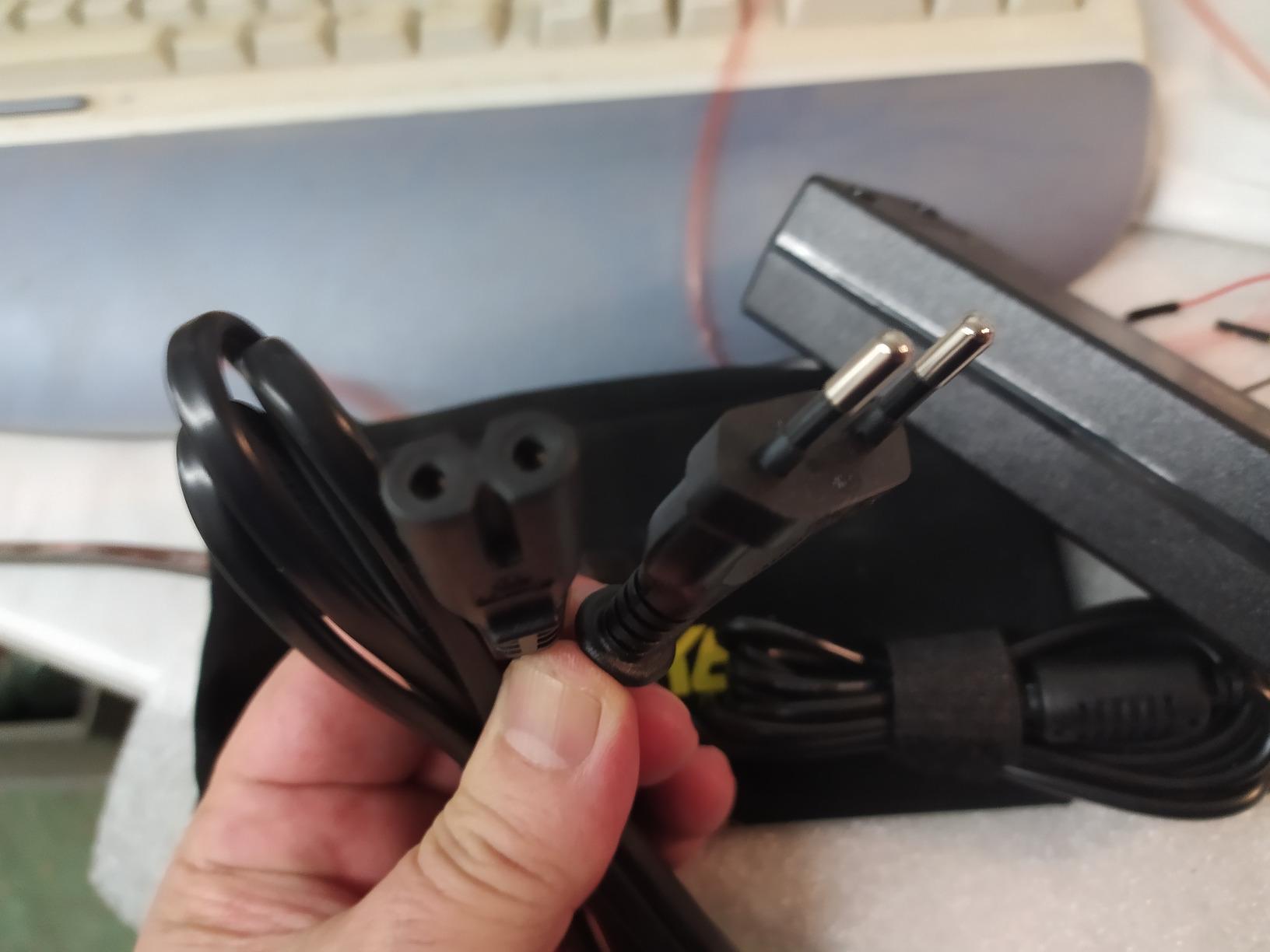 Leicke 5V 4A 20W alimentatore 1 pezzo universale