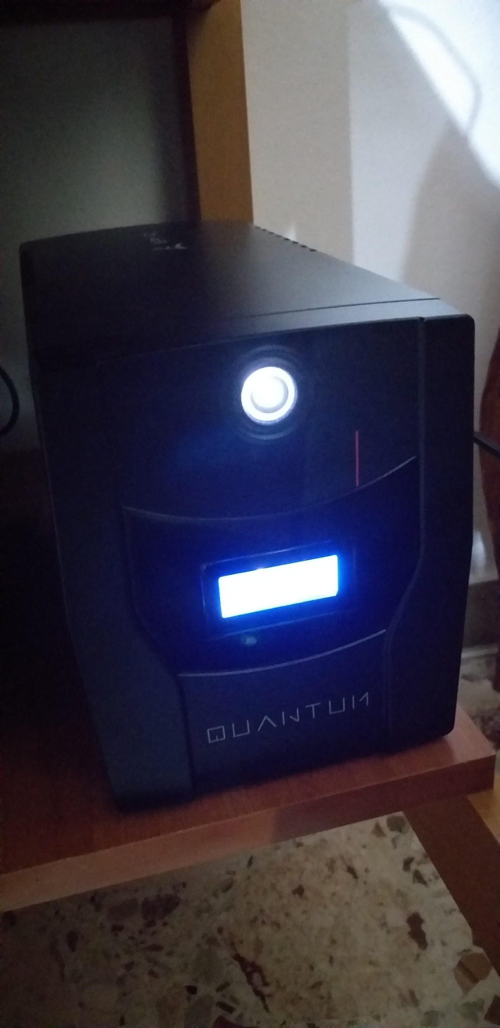 EPYC Quantum 1500VA 900W Gruppo di Continuità UPS 5 Prese LCD
