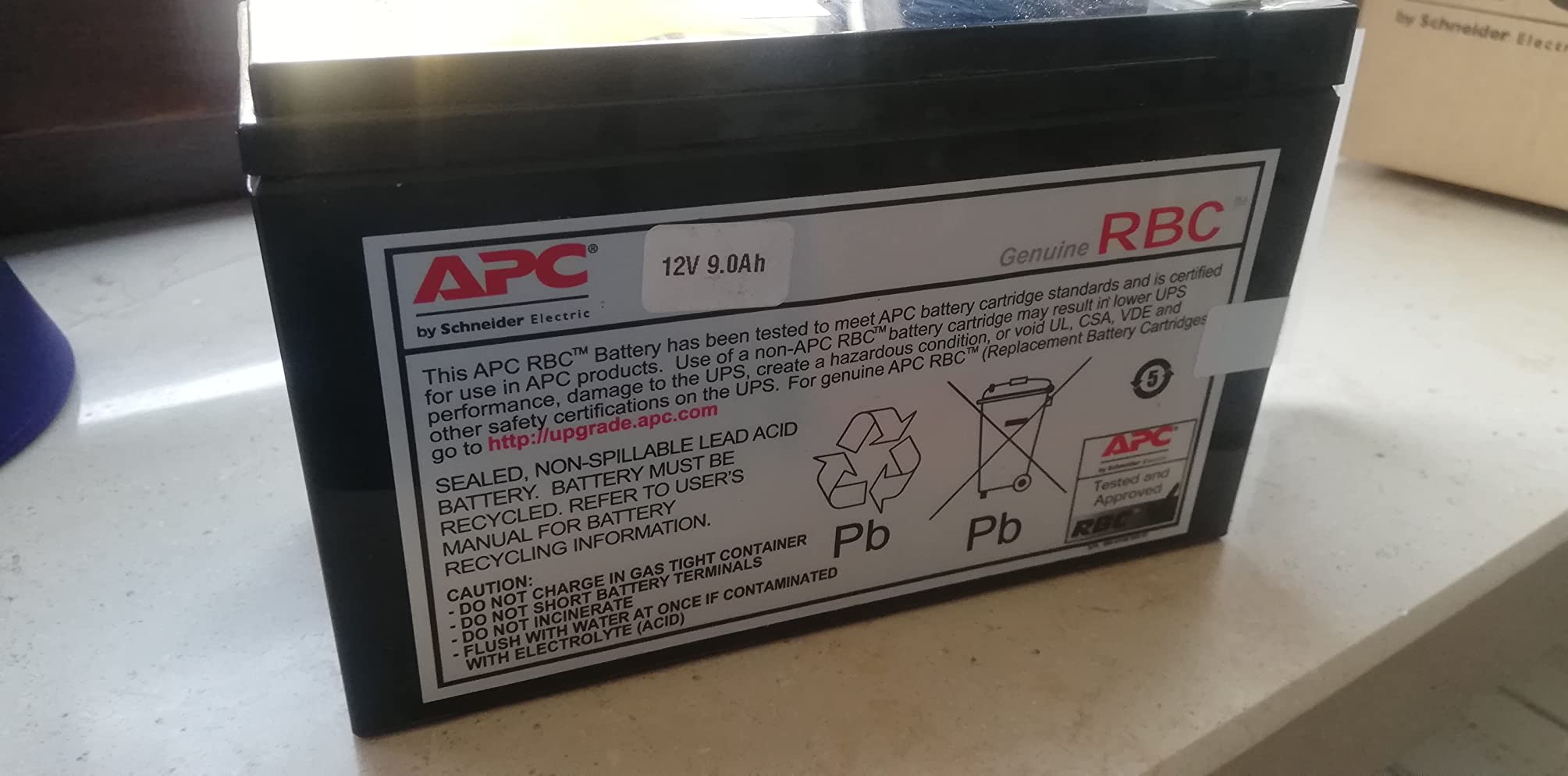APC RBC17 batteria UPS piombo per BE700G-IT sigillata