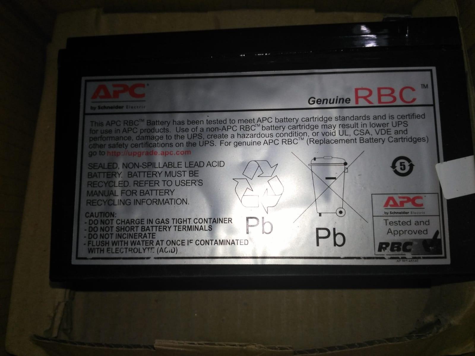 APC RBC17 batteria UPS piombo per BE700G-IT sigillata