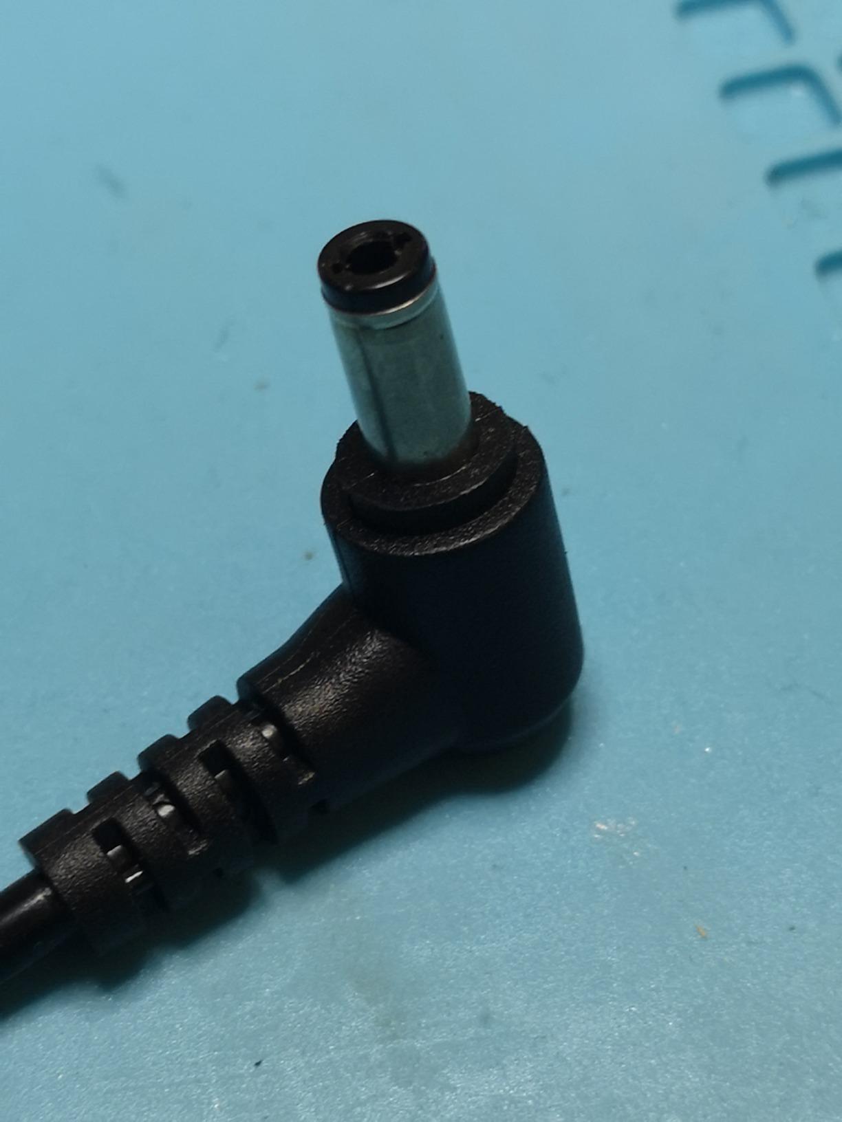 Leicke Alimentatore Universale 5V 3A 15W 5,5x2,5 mm da Muro