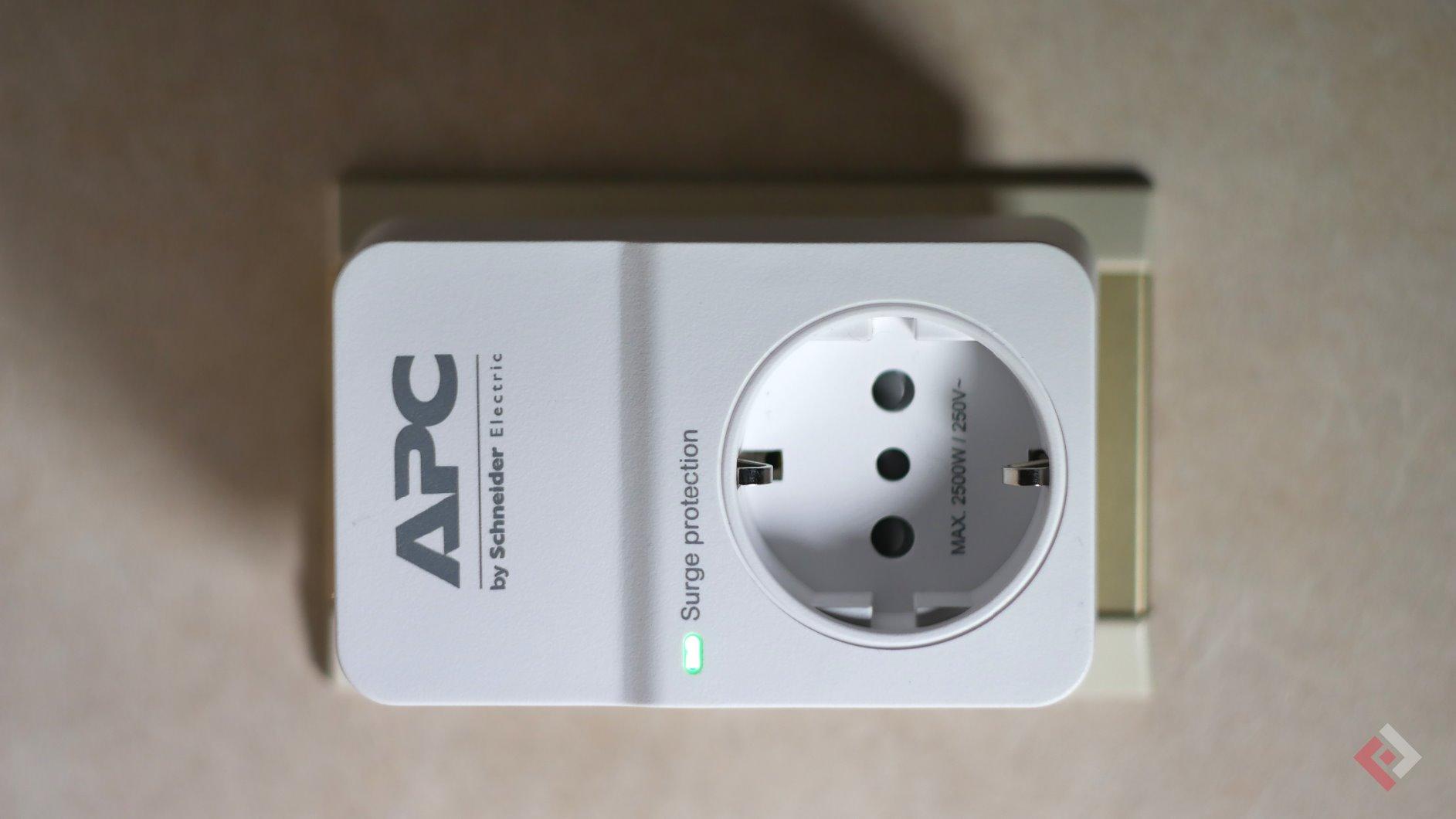 APC SurgeArrest PM1W-IT presa antisovratensione 1 uscita