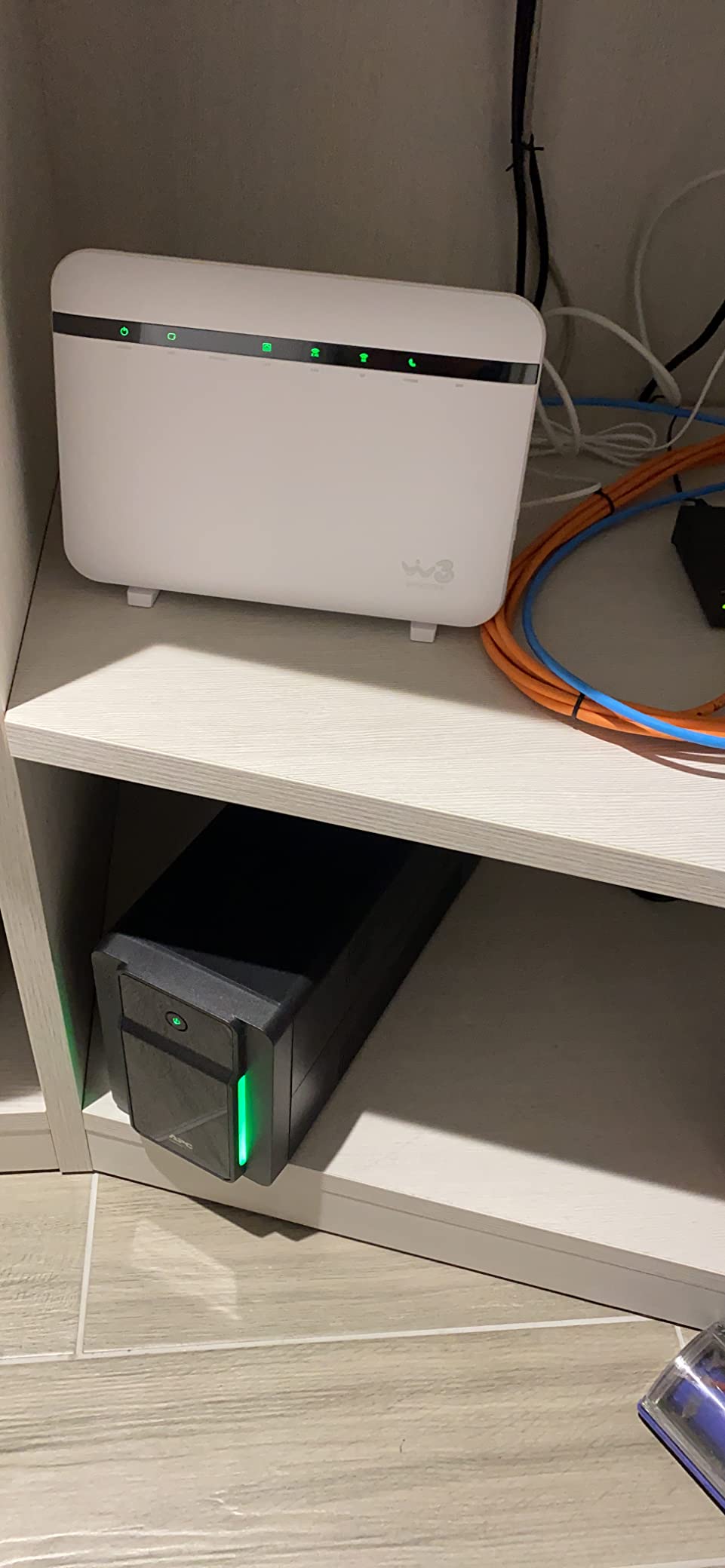 APC Easy-UPS BVX1200LI ups 1200VA 650W AVR