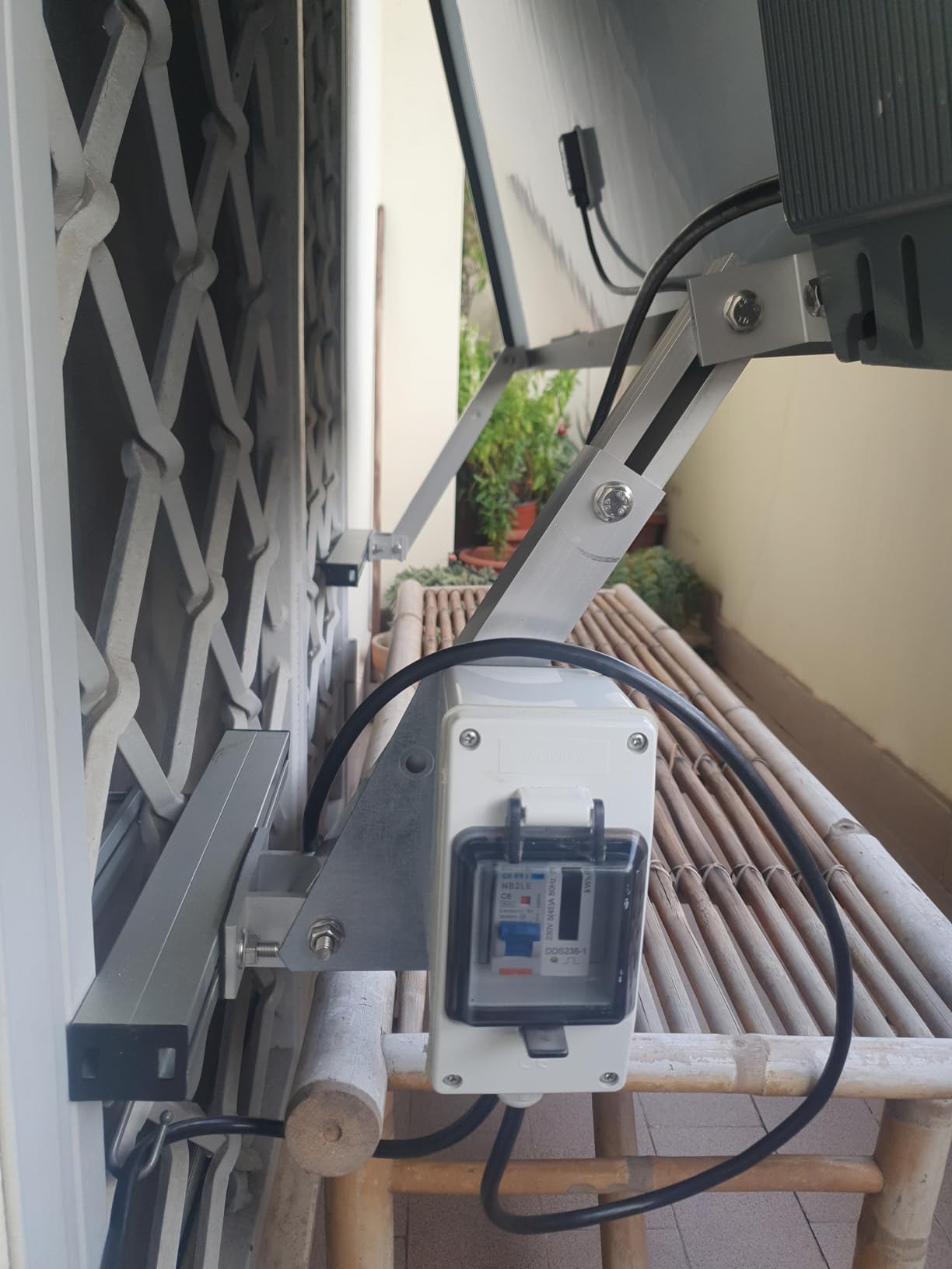 Leicke ULL staffa per pannello solare balcone alluminio