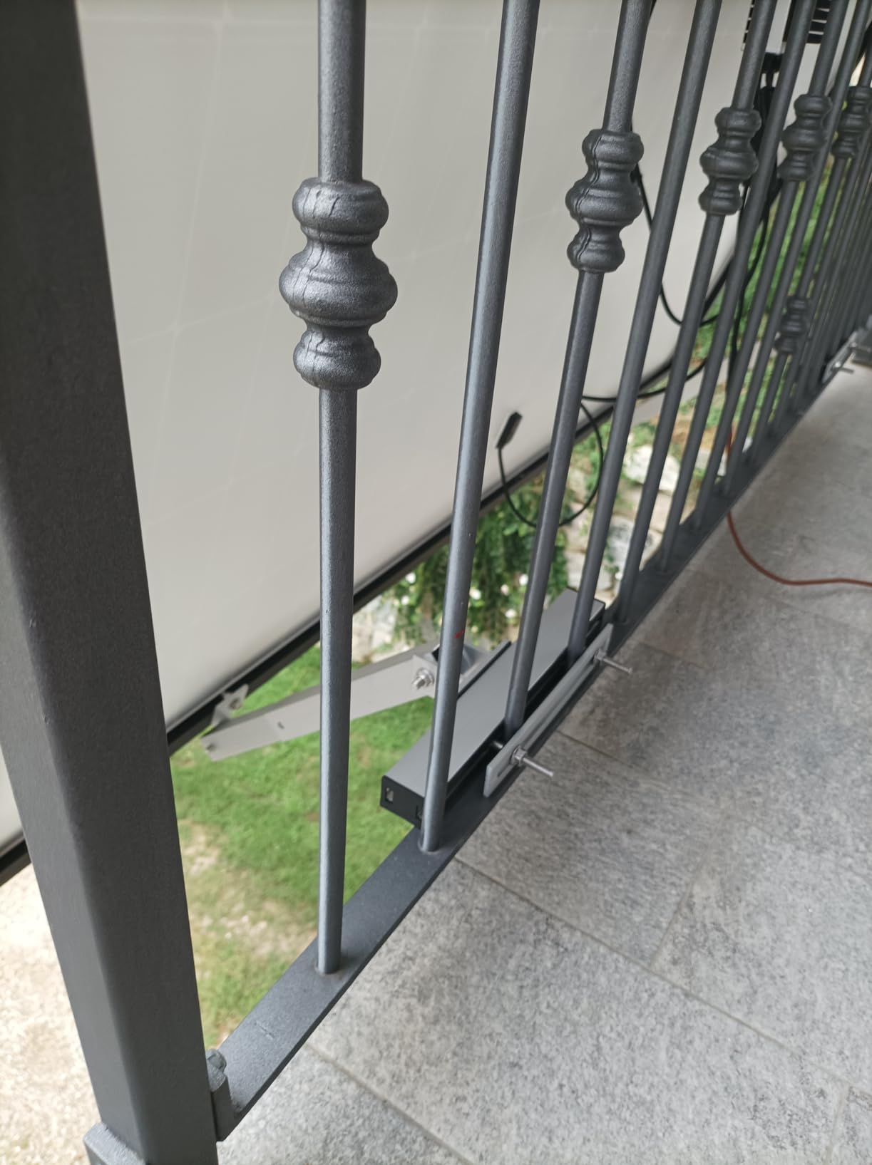 Leicke ULL staffa per pannello solare balcone alluminio