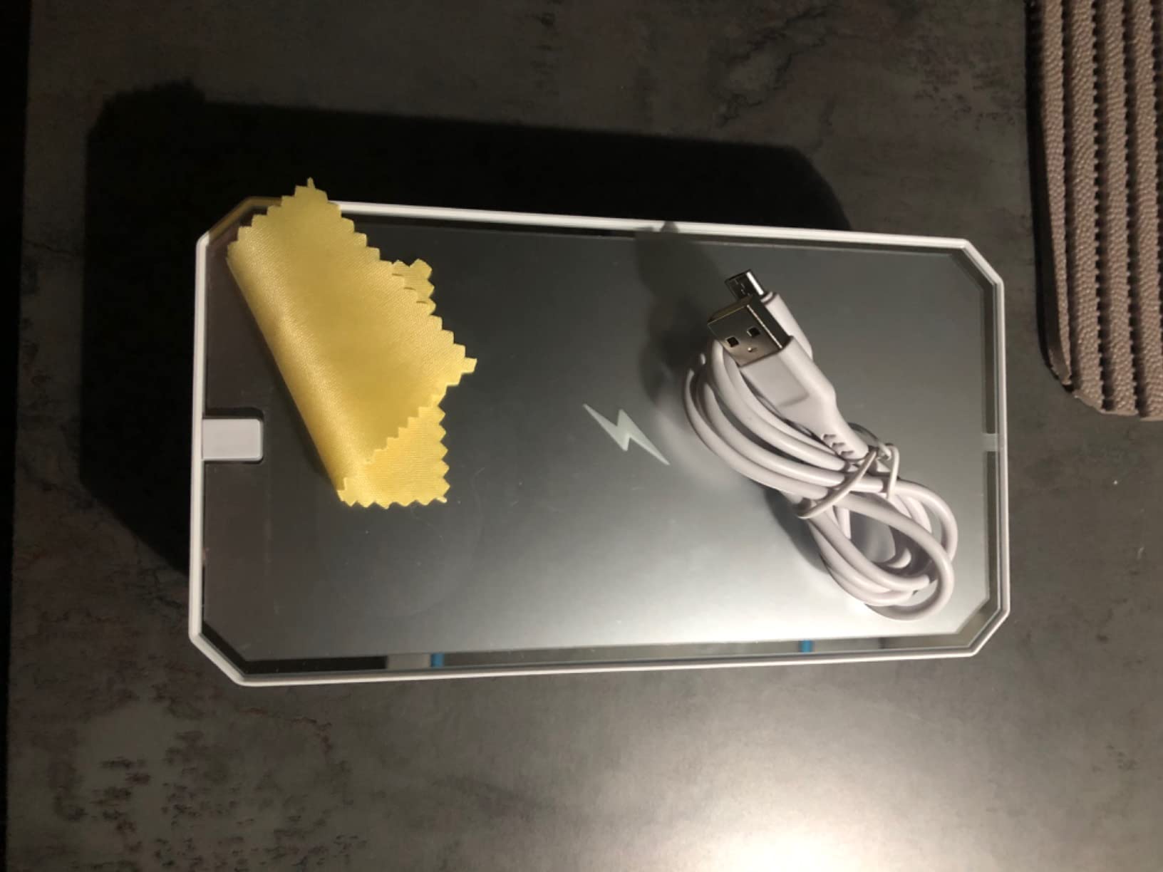 Leicke Sterilizzatore UV Smartphone con Ricarica Wireless