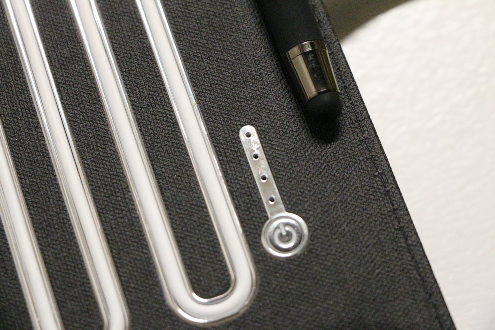 Leicke Taccuino A5 Pelle con Power Bank 8000mAh Ricarica Qi