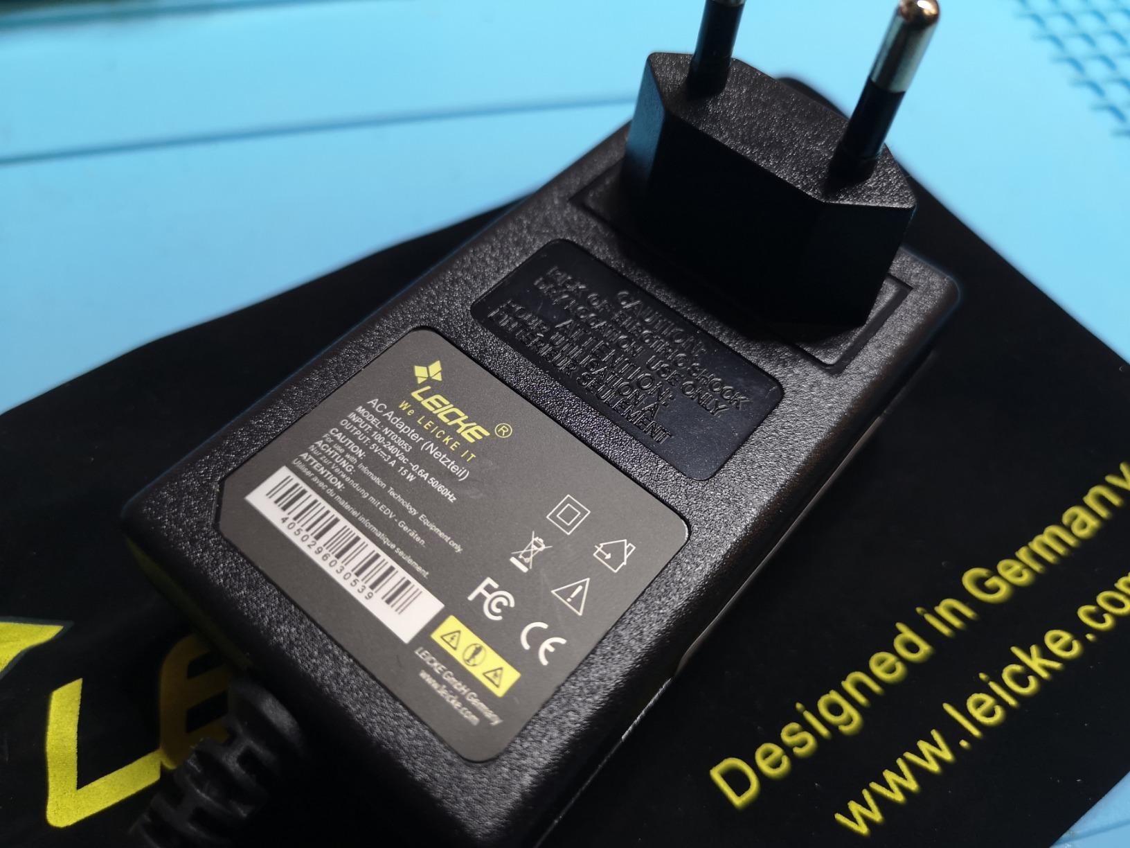 Leicke Alimentatore Universale 5V 3A 15W 5,5x2,5 mm da Muro