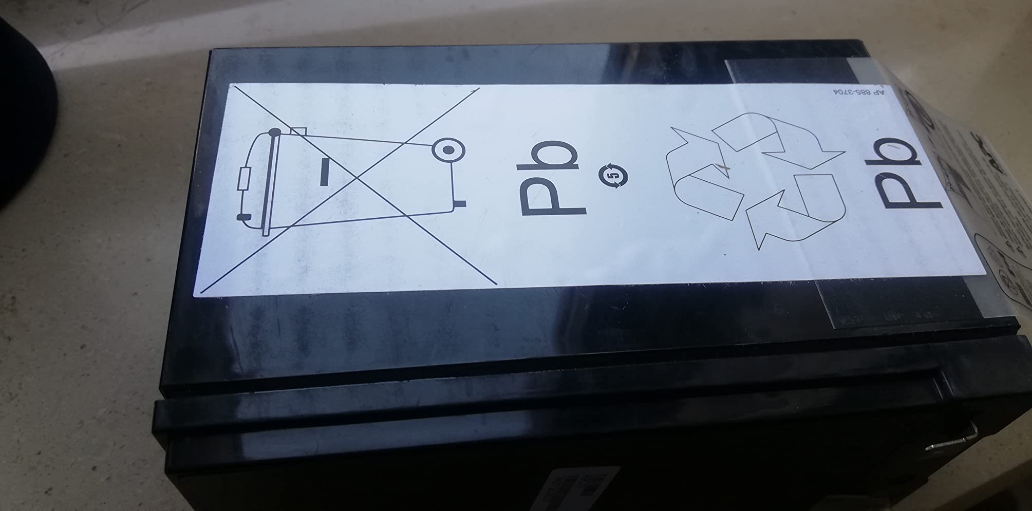 APC RBC17 batteria UPS piombo per BE700G-IT sigillata