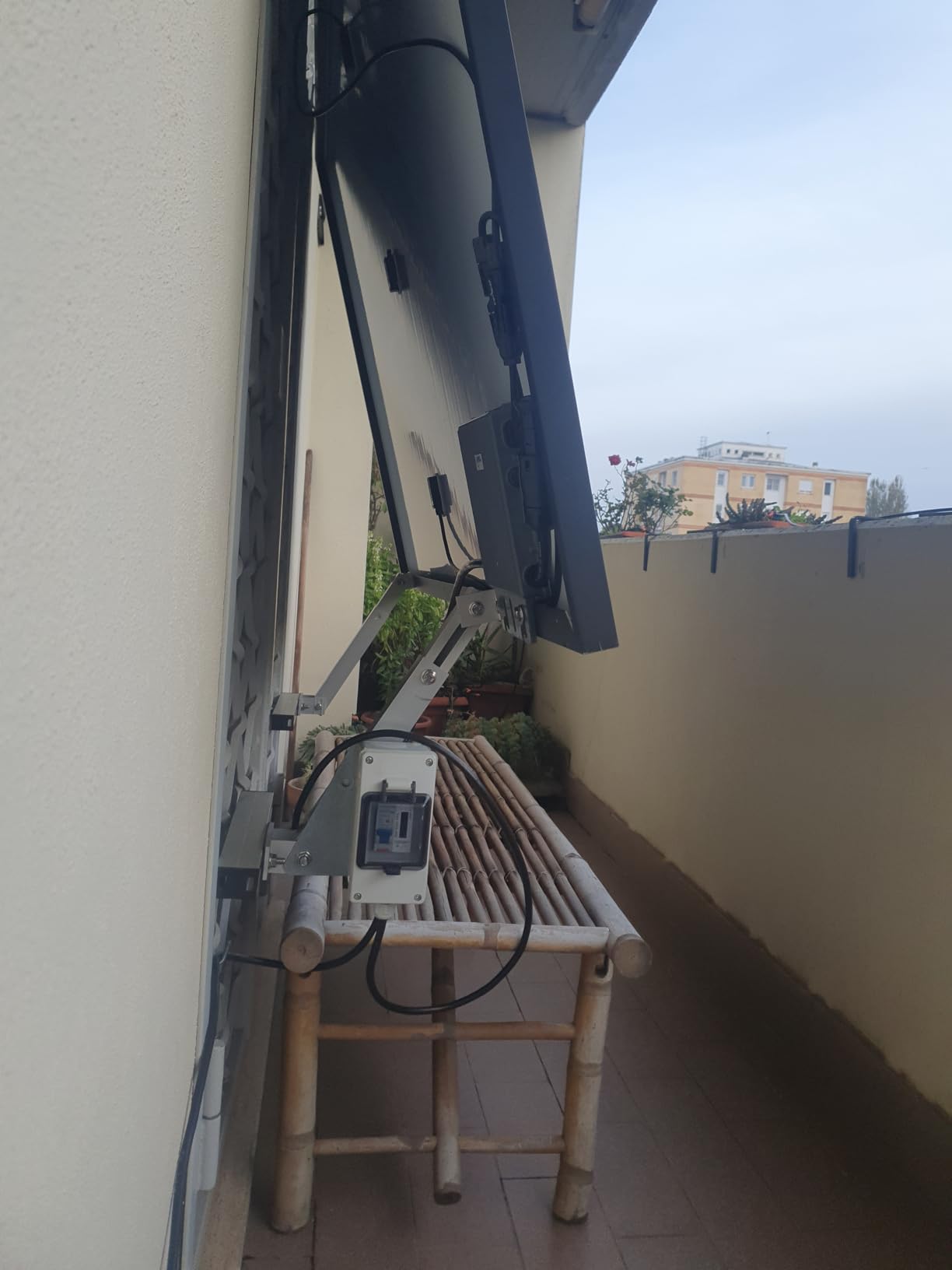Leicke ULL staffa per pannello solare balcone alluminio