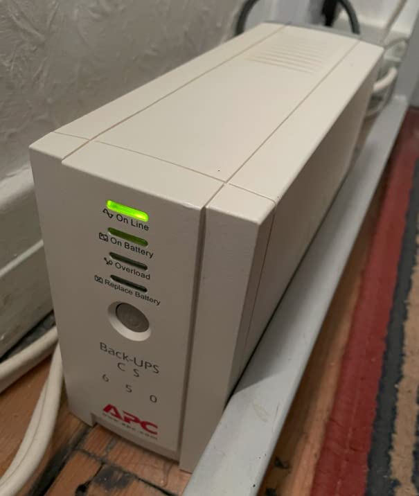 APC RBC17 batteria UPS piombo per BE700G-IT sigillata