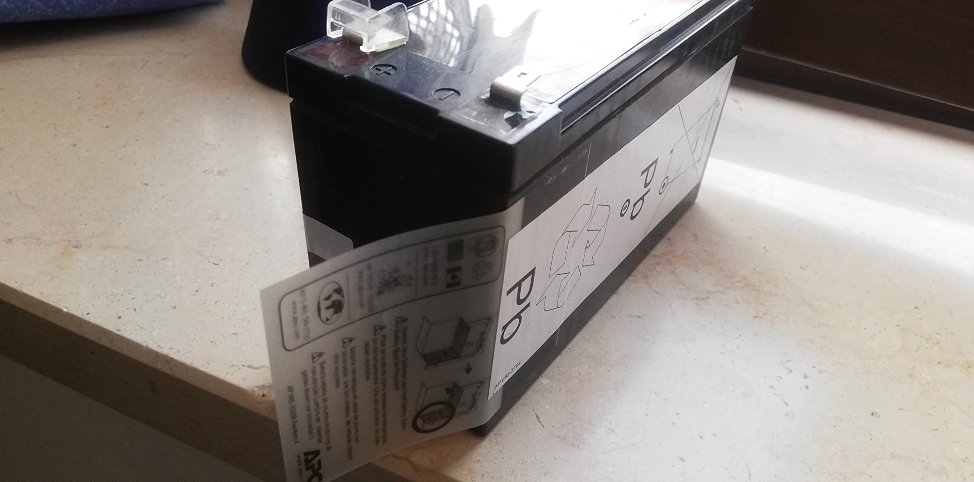 APC RBC17 batteria UPS piombo per BE700G-IT sigillata