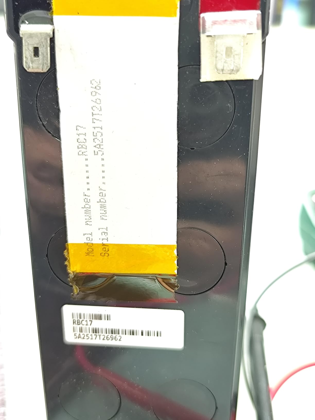 APC RBC17 batteria UPS piombo per BE700G-IT sigillata