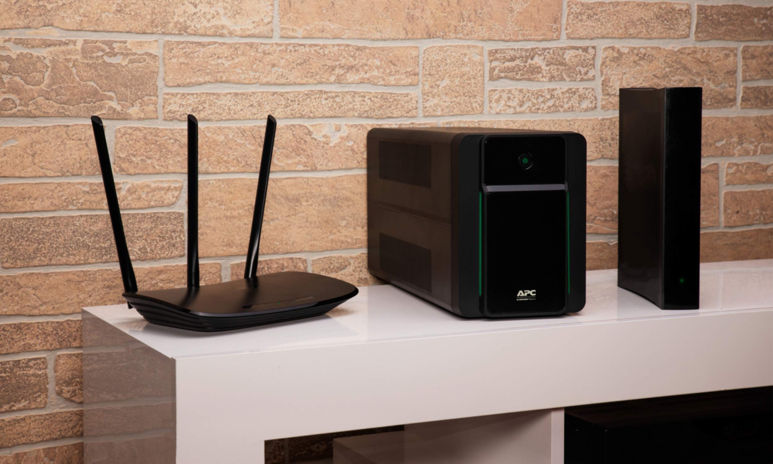 APC Back-UPS BX1200MI-FR UPS 1200VA 650W 4 prese