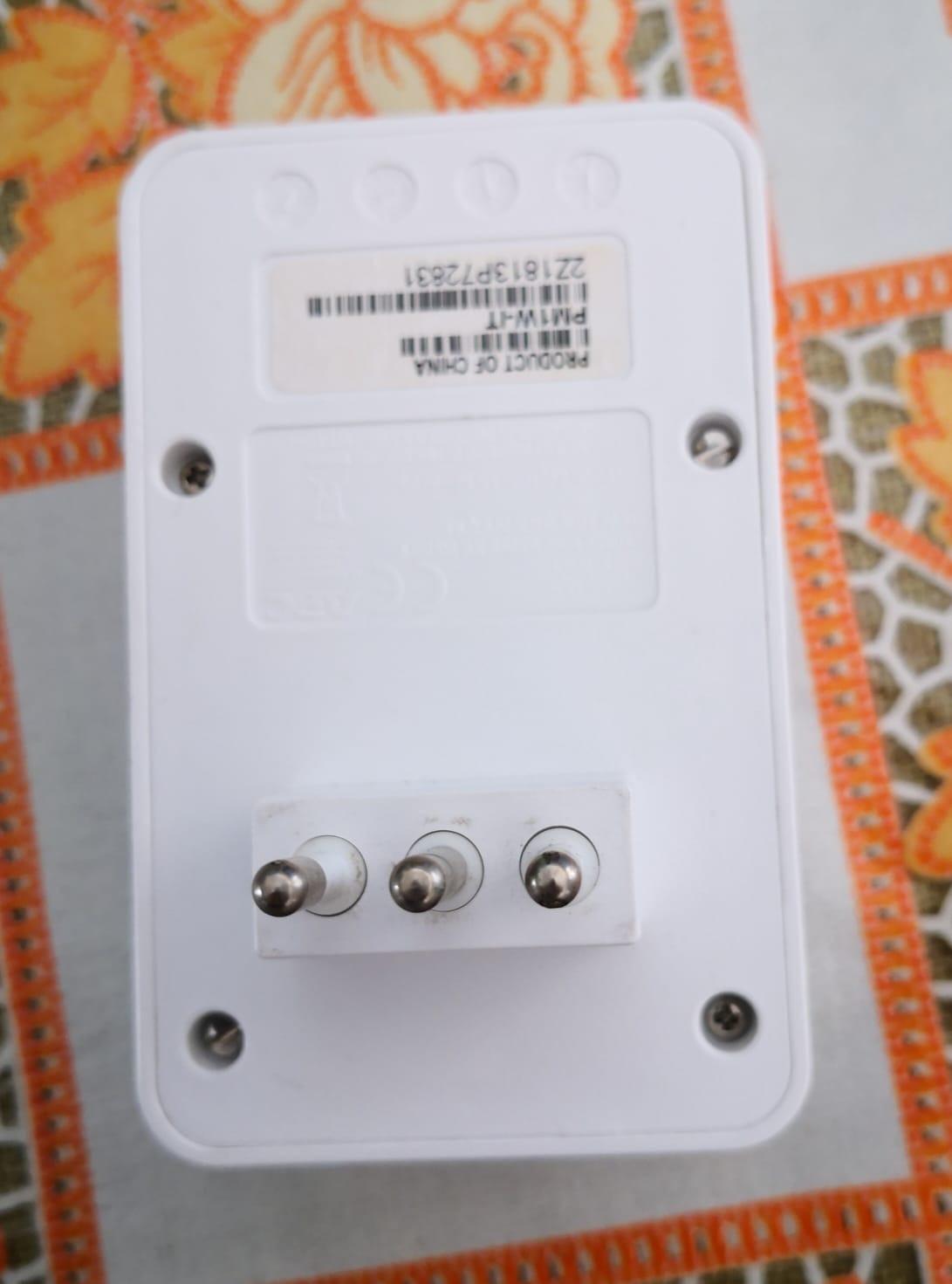 APC SurgeArrest PM1W-IT presa antisovratensione 1 uscita